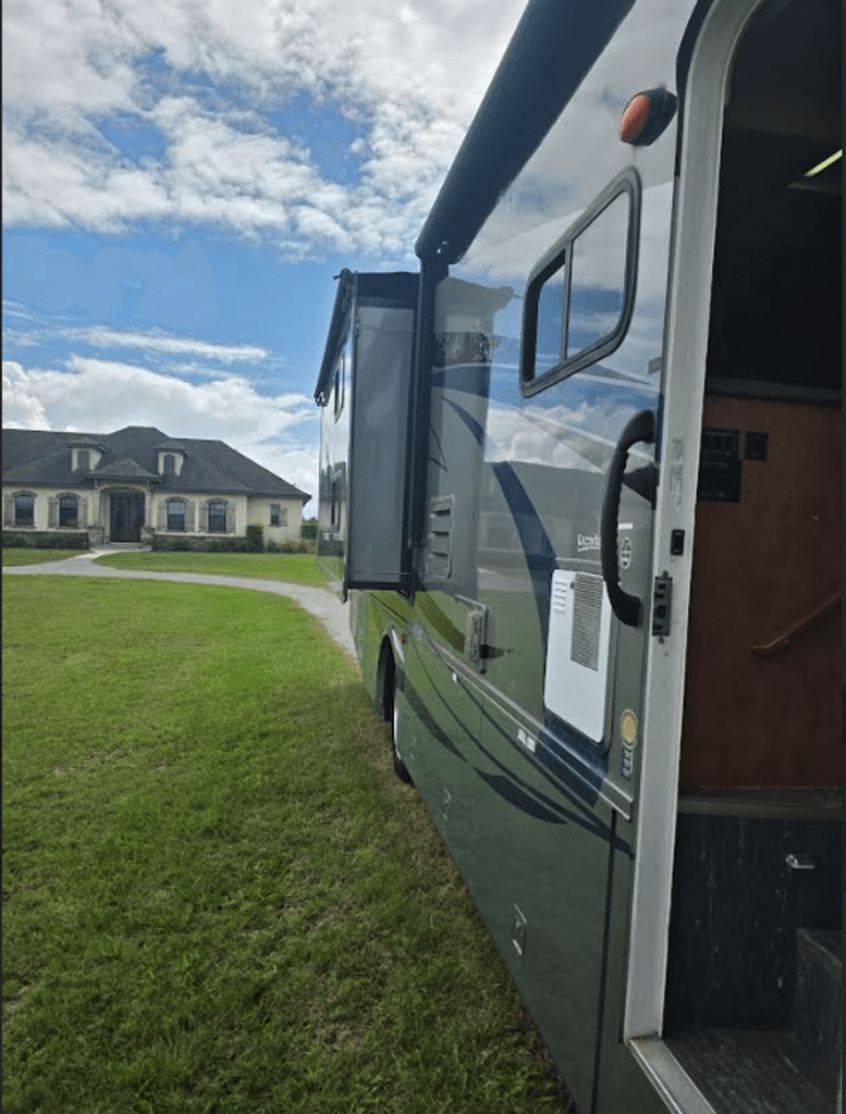 2008 Gulf Stream Independence 8359 - National Vehicle