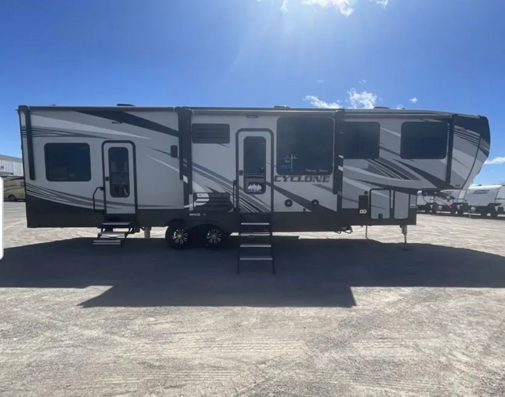 ワーク 2018 Heartland Cyclone 3600 - National Vehicle