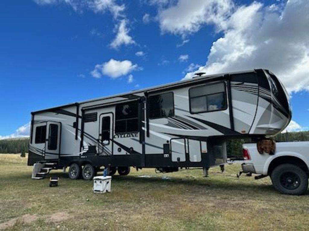 ワーク 2018 Heartland Cyclone 3600 - National Vehicle