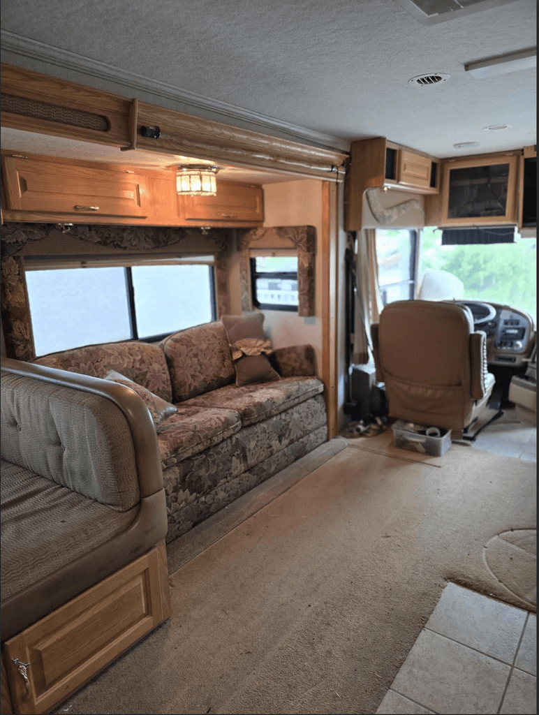 2004 National RV Tropical T350 - National Vehicle