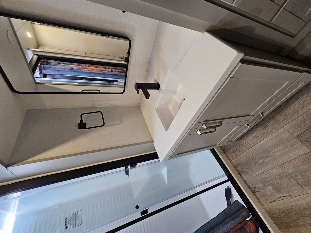 カウンター 2024 Brinkley RV Model Z 2900 - National Vehicle