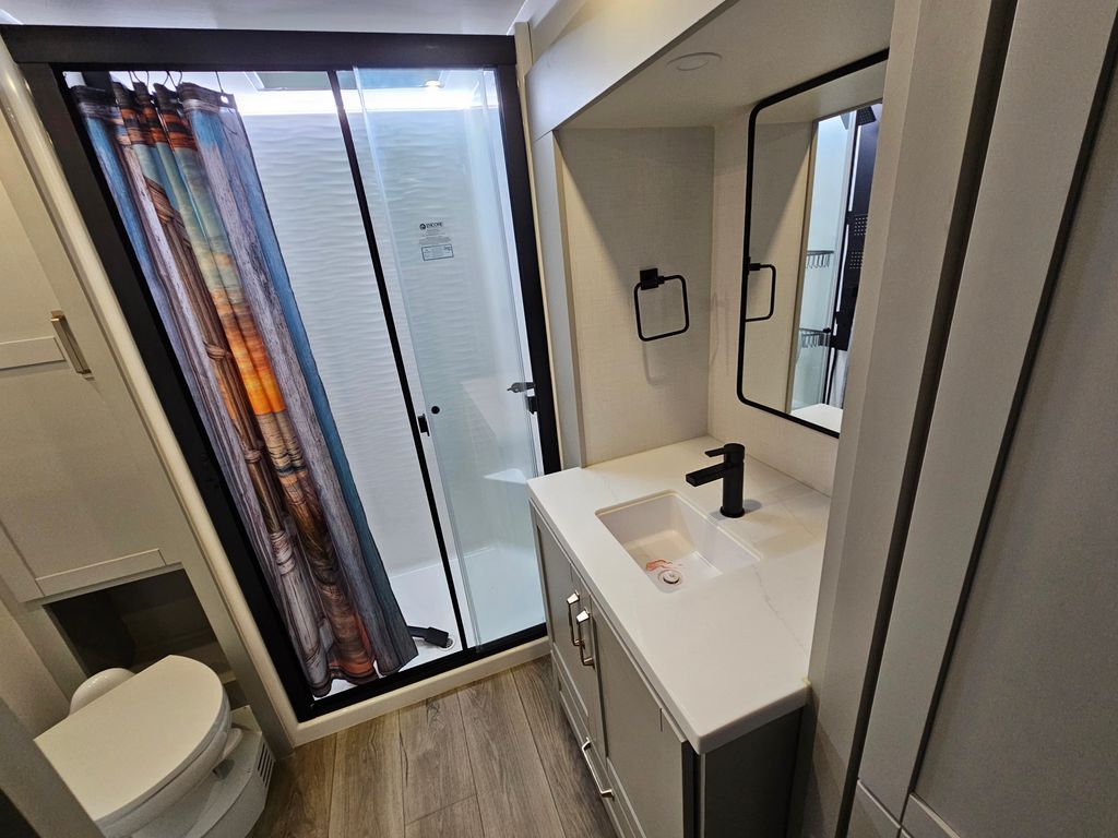カウンター 2024 Brinkley RV Model Z 2900 - National Vehicle