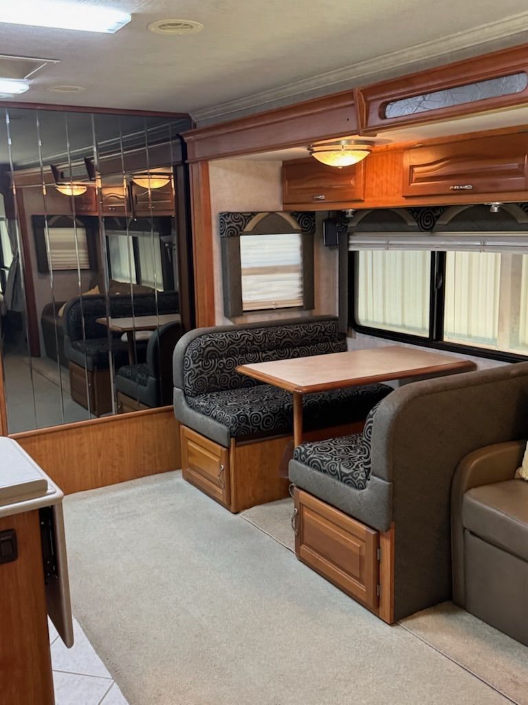 2005 National RV Dolphin 6320LX - National Vehicle