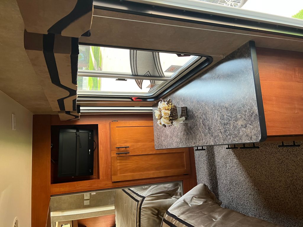 2009 K-Z Inferno 4012SL - National Vehicle