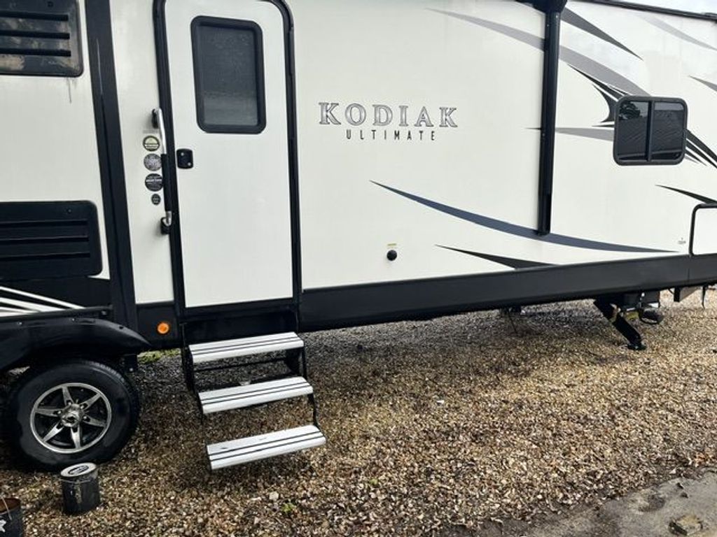 2018 Dutchmen Kodiak Ultimate 330BHSL - National Vehicle