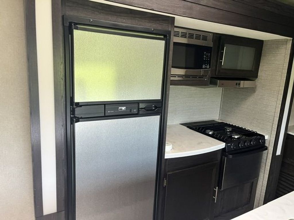 2018 Dutchmen Kodiak Ultimate 330BHSL - National Vehicle