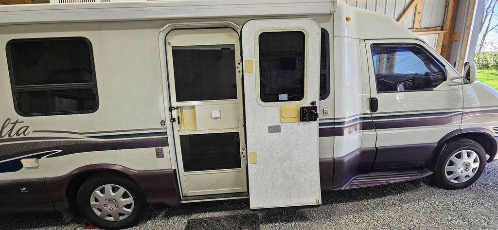 1999 Winnebago Rialta 22FD - National Vehicle