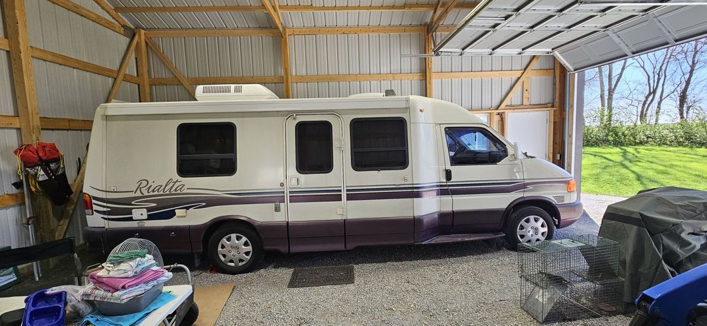1999 Winnebago Rialta 22FD - National Vehicle