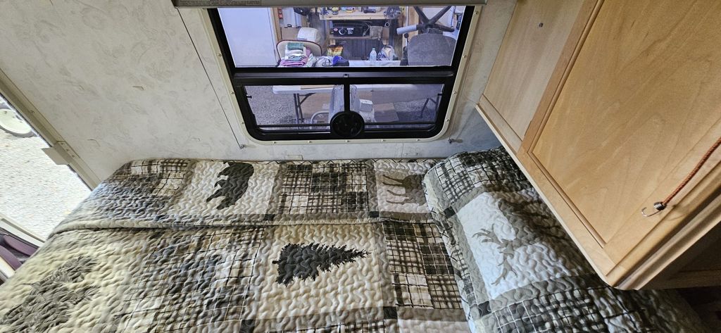 1999 Winnebago Rialta 22FD - National Vehicle