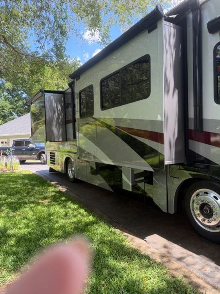 2009 Winnebago Journey 34Y - National Vehicle