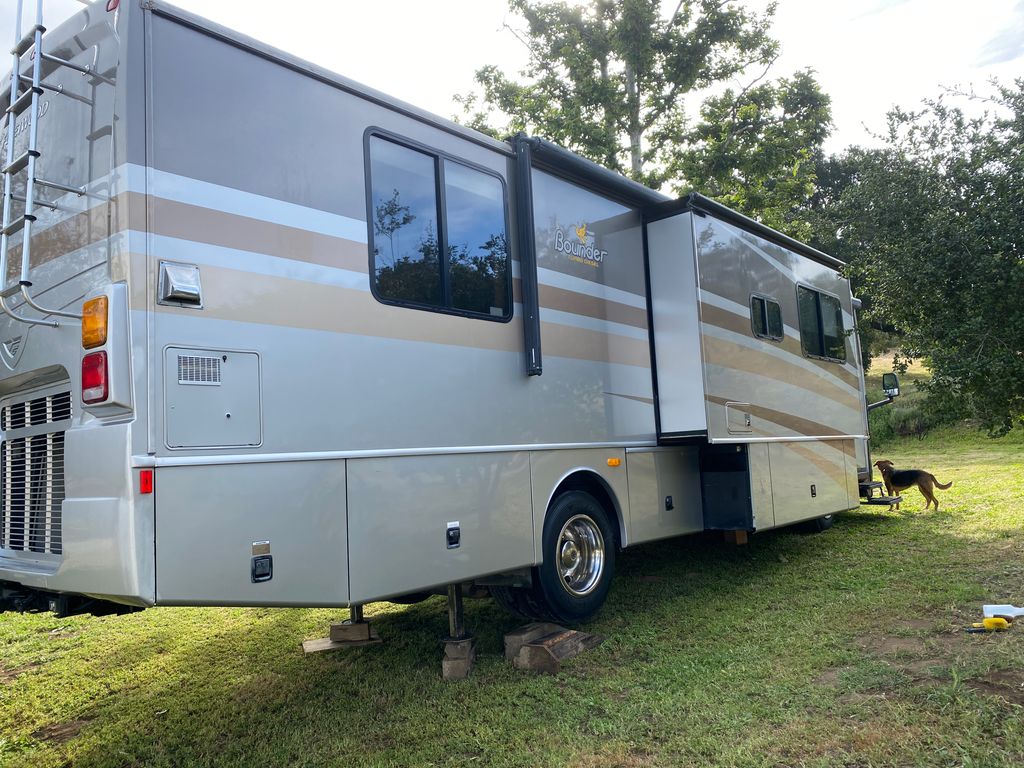 2006 Fleetwood Bounder 34H - National Vehicle