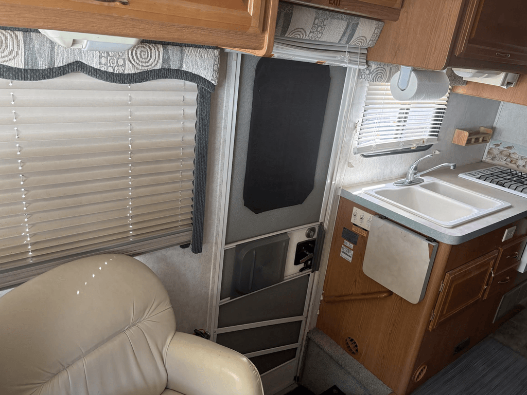 2003 Fleetwood Fiesta 32S - National Vehicle