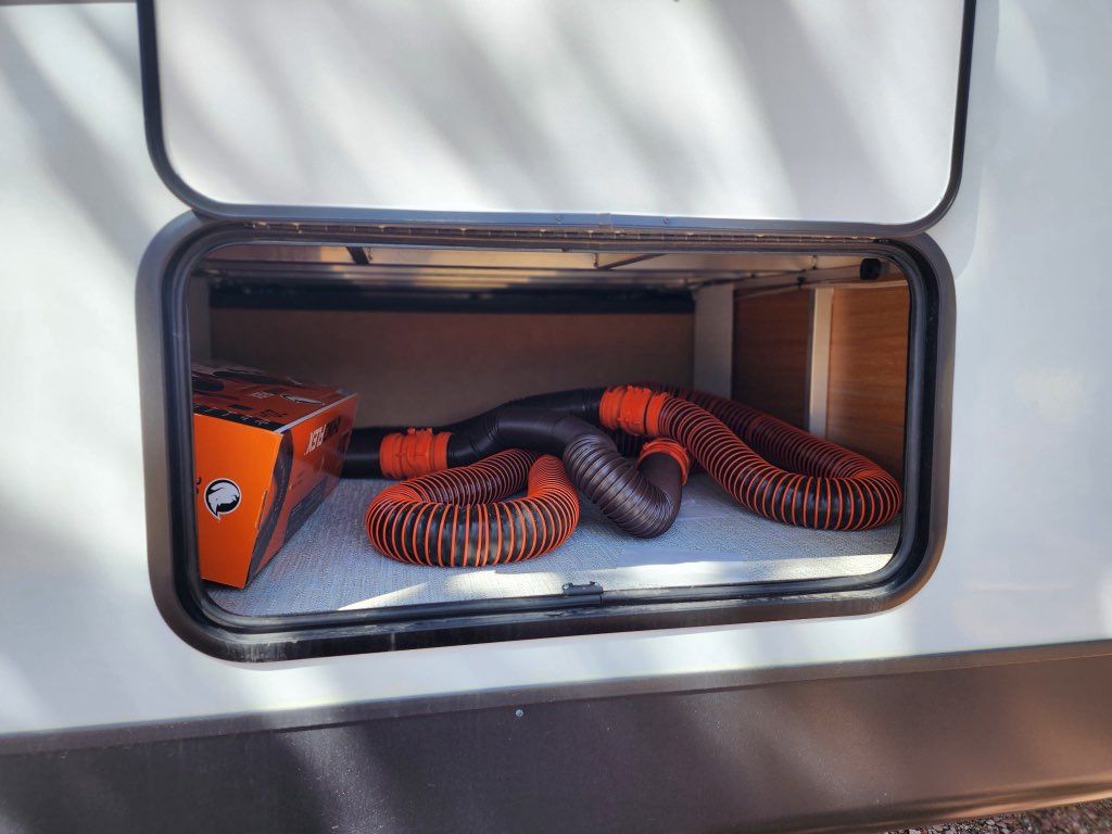 トゥデイ 2024 Forest River Rockwood Ultra Lite 2614BS - National Vehicle