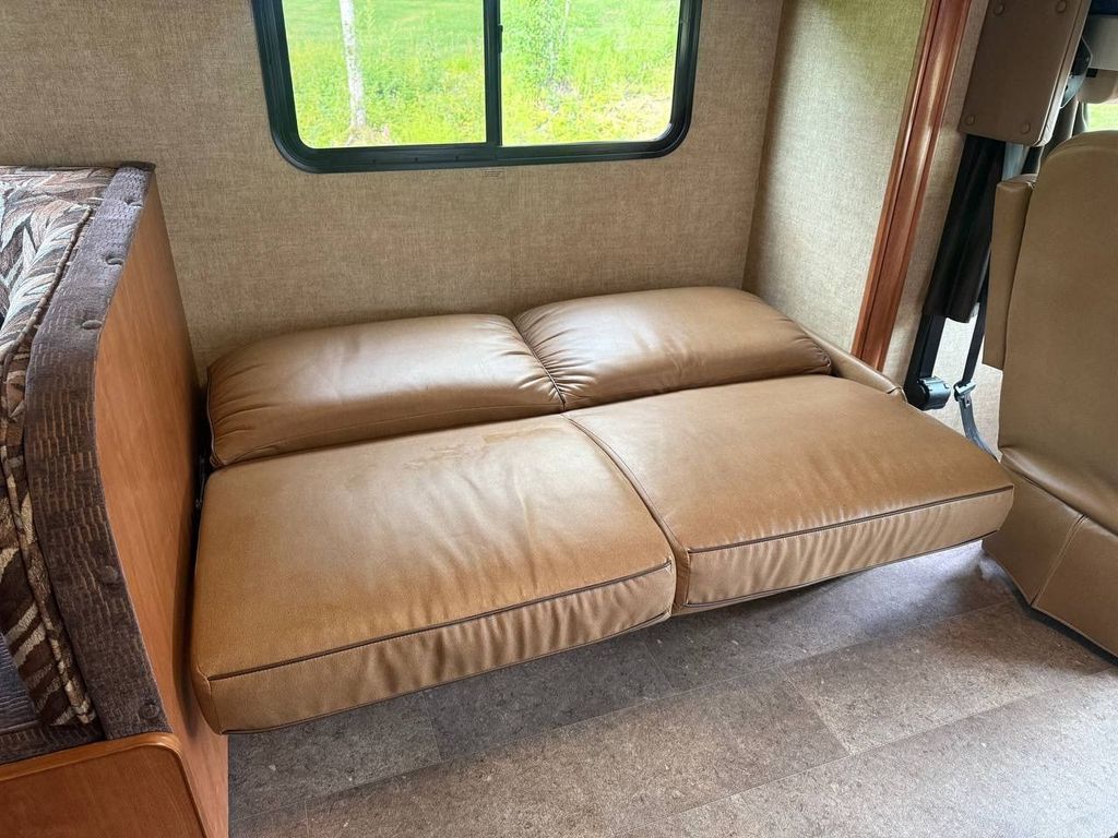 2016 Winnebago Vista 31KE - National Vehicle