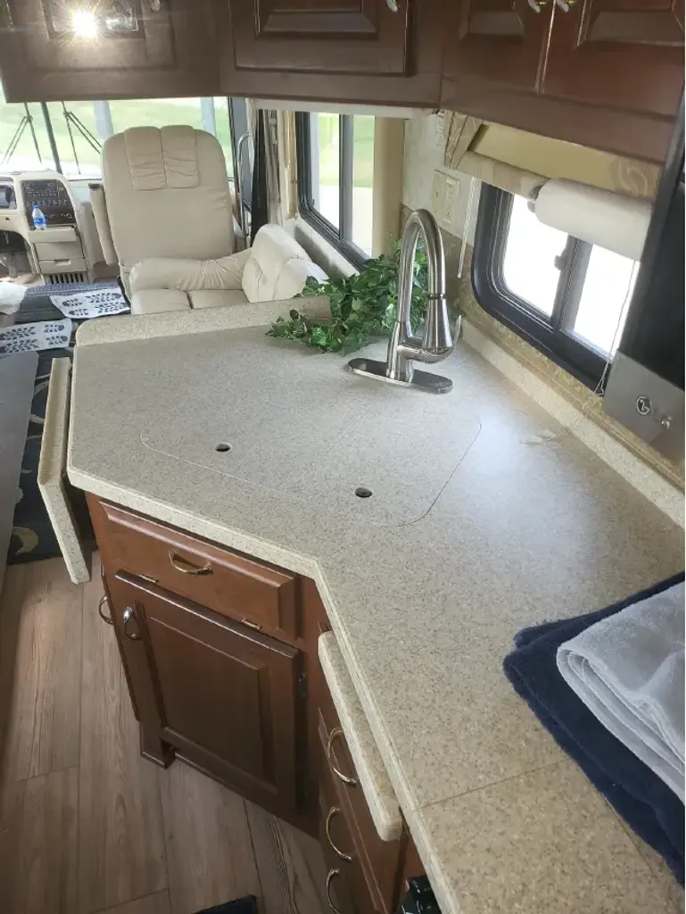 2004 Newmar Dutch Star 4015 - National Vehicle