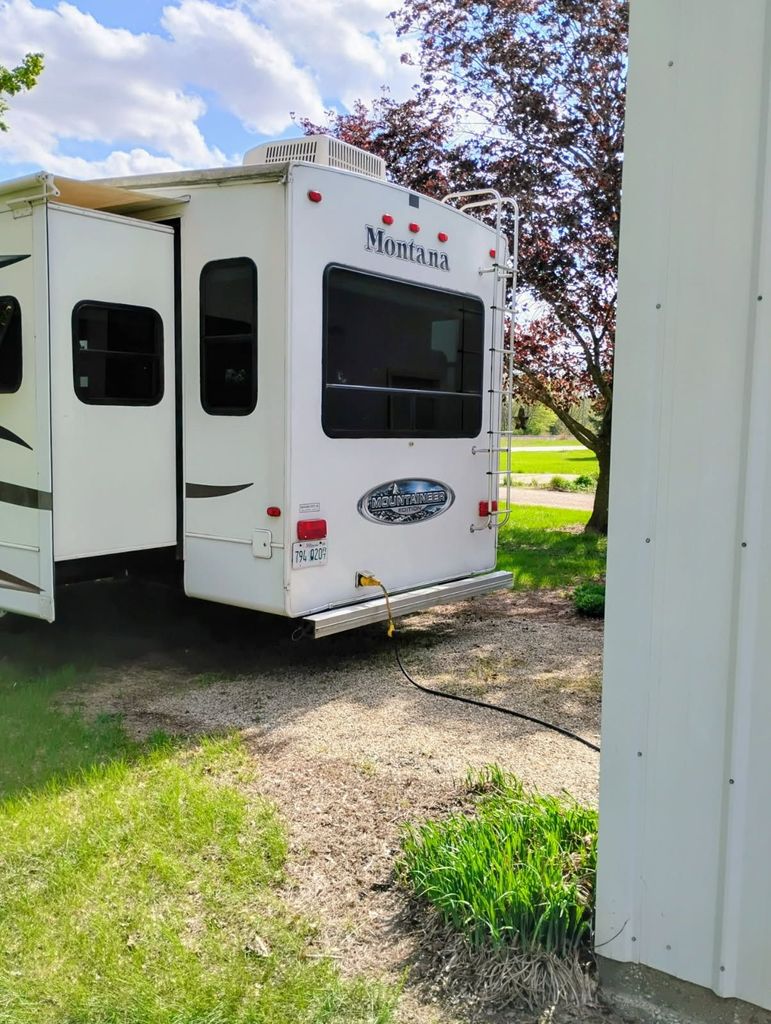 2010 Keystone Montana Mountaineer 324RLQ - National Vehicle