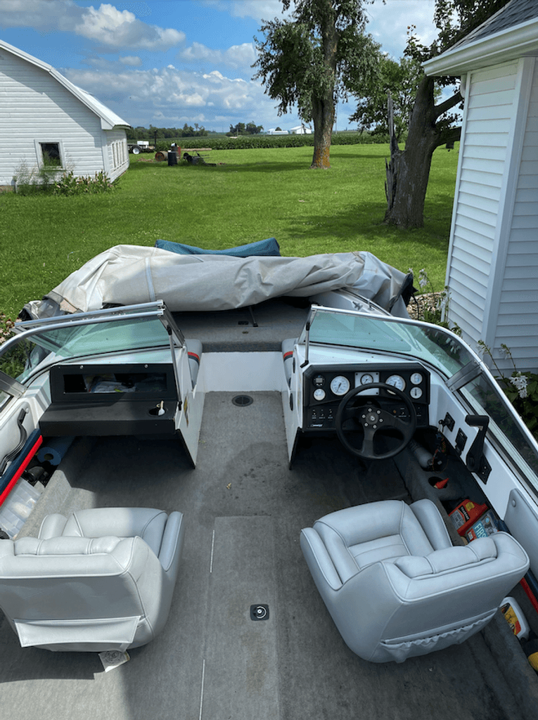 1997 Stratos 290 SF Fish & Ski - National Vehicle