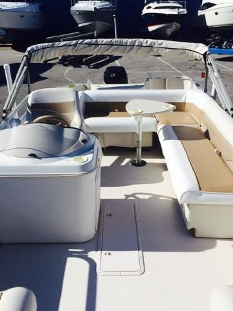 2002 Godfrey Hurricane 226 DB - National Vehicle