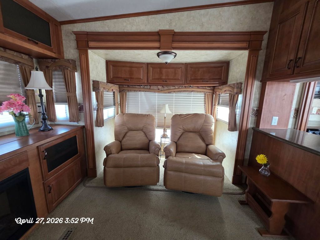 専用３ 2010 Jayco Designer 37RLQS - National Vehicle