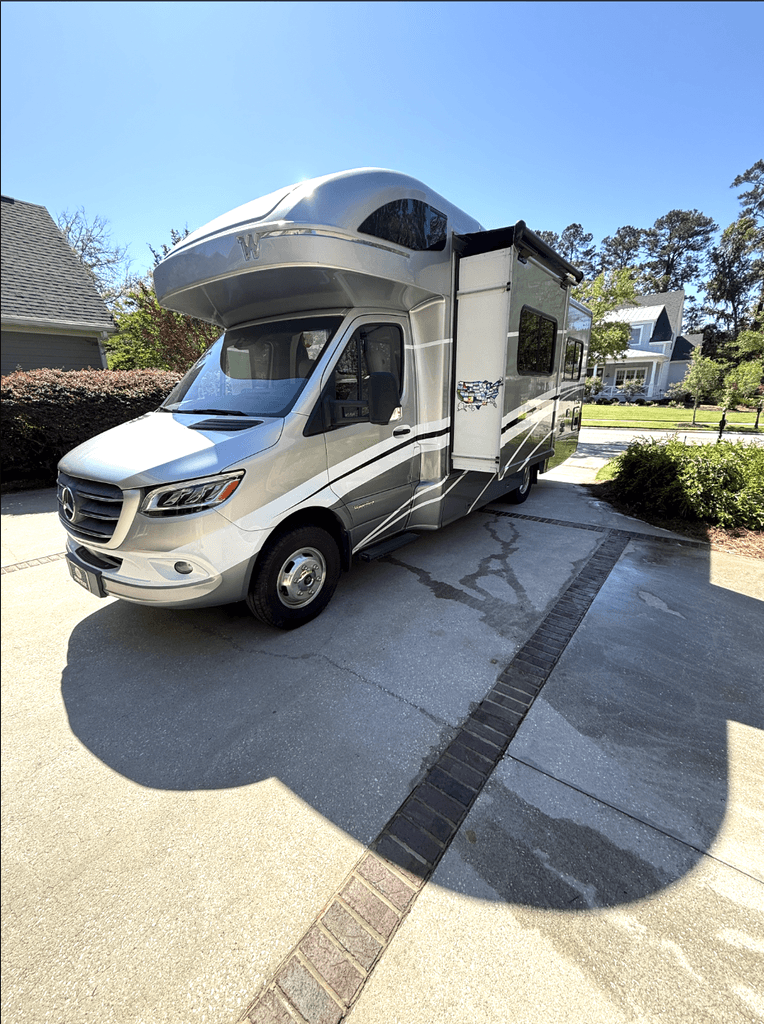 専用４ 2020 Winnebago Navion 24V - National Vehicle
