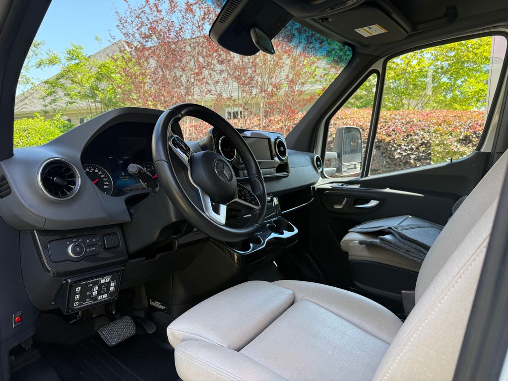 2020 Winnebago Navion 24V - National Vehicle