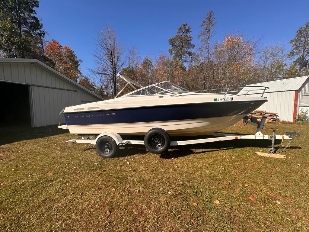 【サーフ】 2003 Bayliner 2152 Classic - National Vehicle