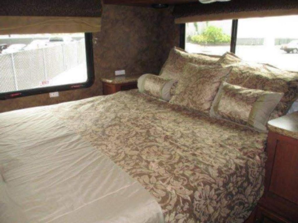 2014 Thor Motor Coach Hurricane 33G - National Vehicle