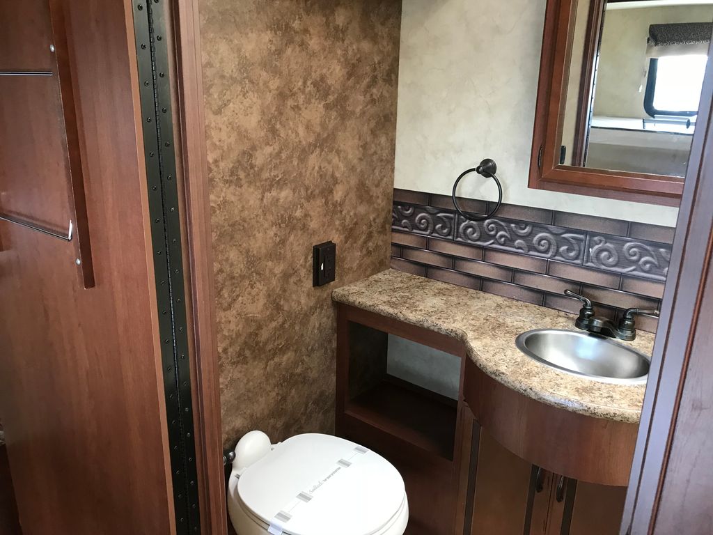 2014 Thor Motor Coach Hurricane 33G - National Vehicle