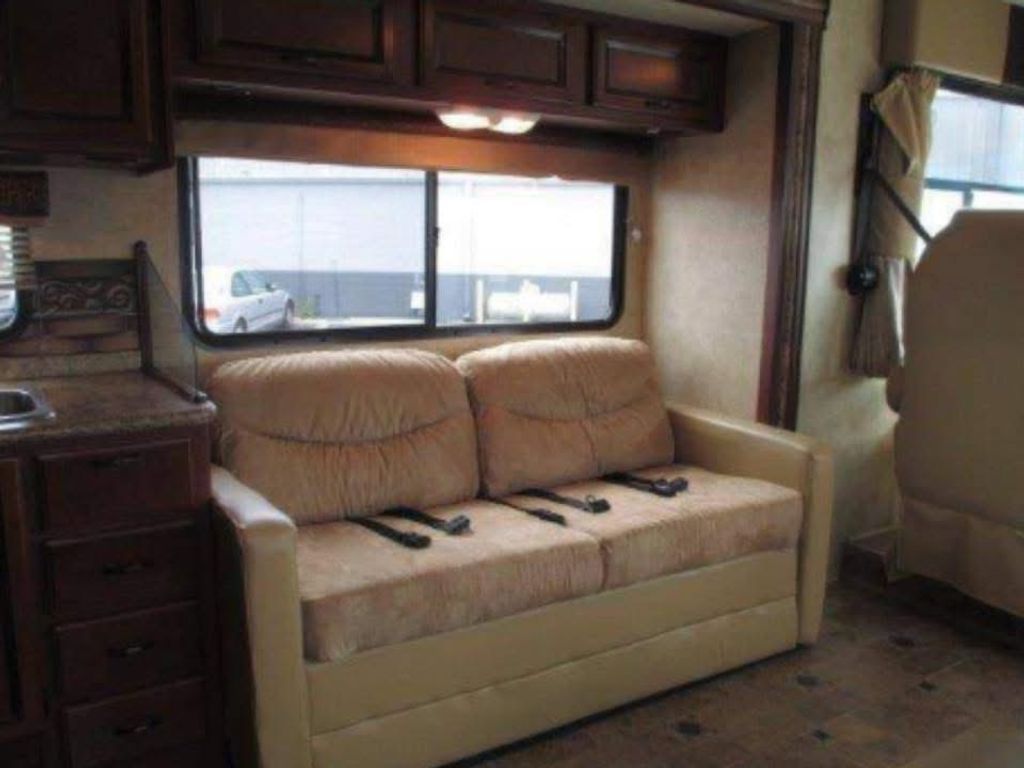 2014 Thor Motor Coach Hurricane 33G - National Vehicle