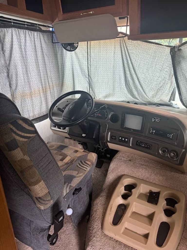 2003 Four Winds Hurricane 32R - National Vehicle