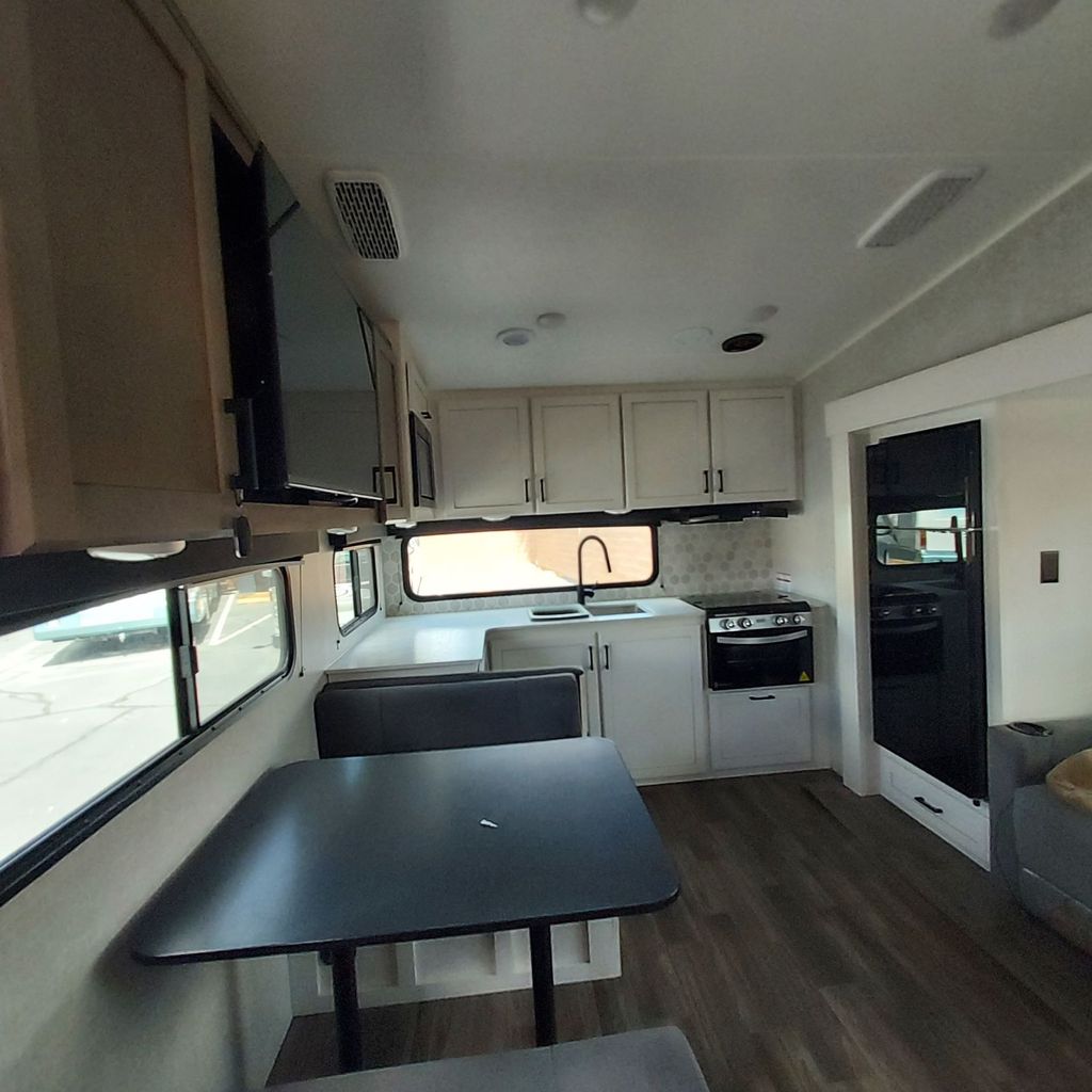 アンテーク 2025 Jayco Eagle SLE 24MLE - National Vehicle