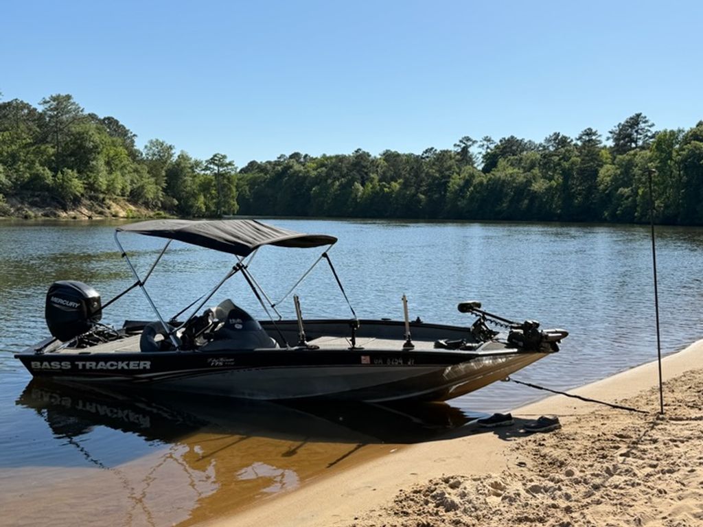 **「MU」** 2008 Bass Tracker Pro Team 175 TXW - National Vehicle