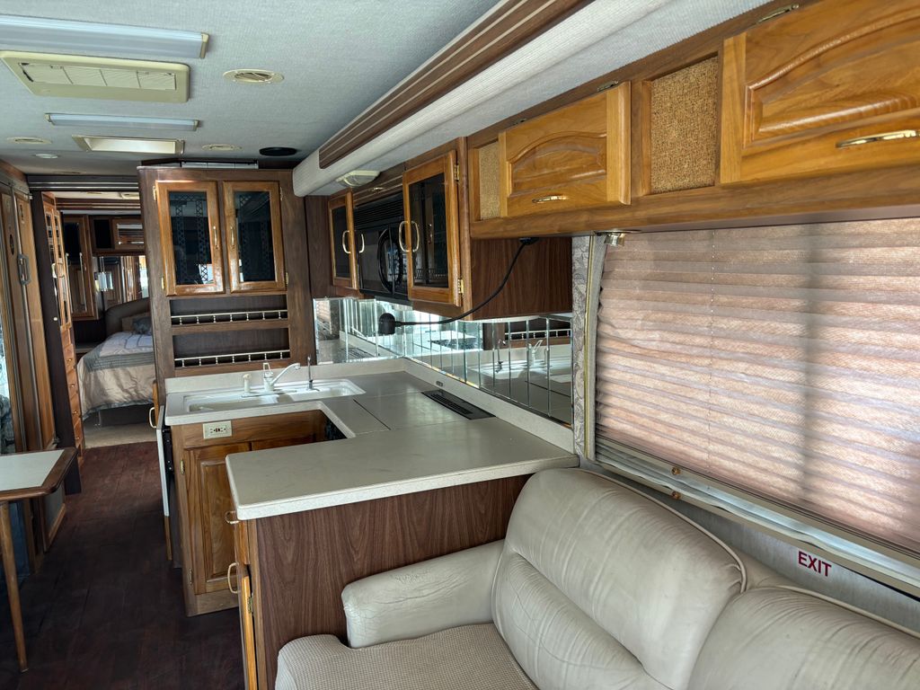 イズ 1999 National RV Tradewinds 7371 - National Vehicle
