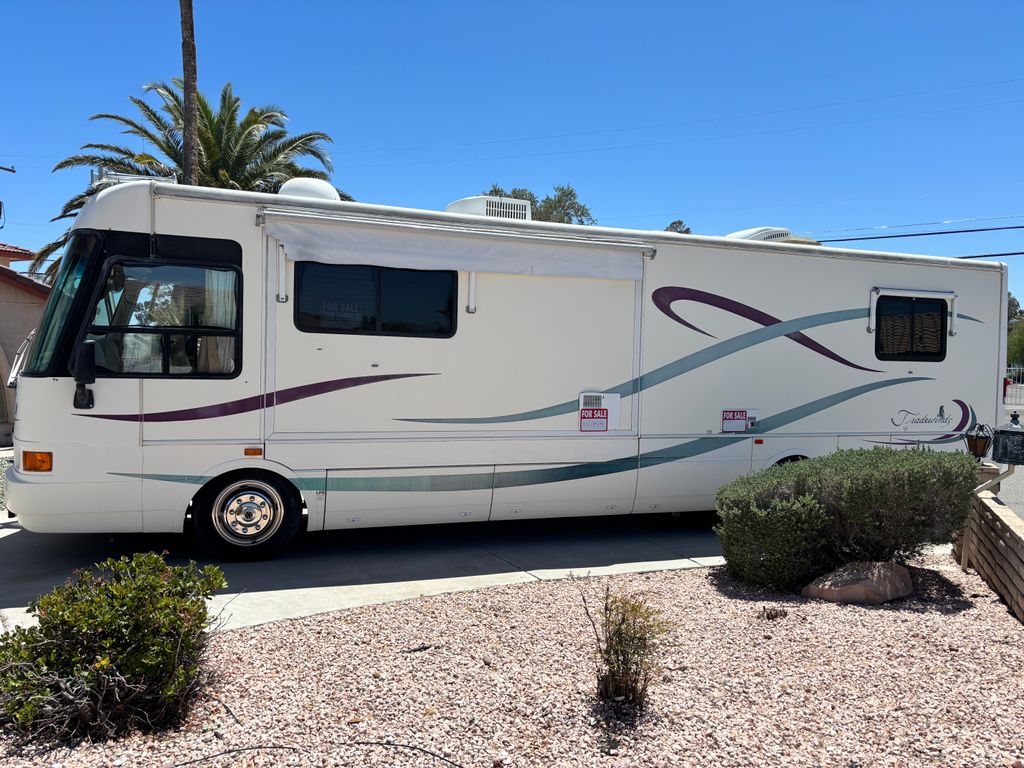 イズ 1999 National RV Tradewinds 7371 - National Vehicle
