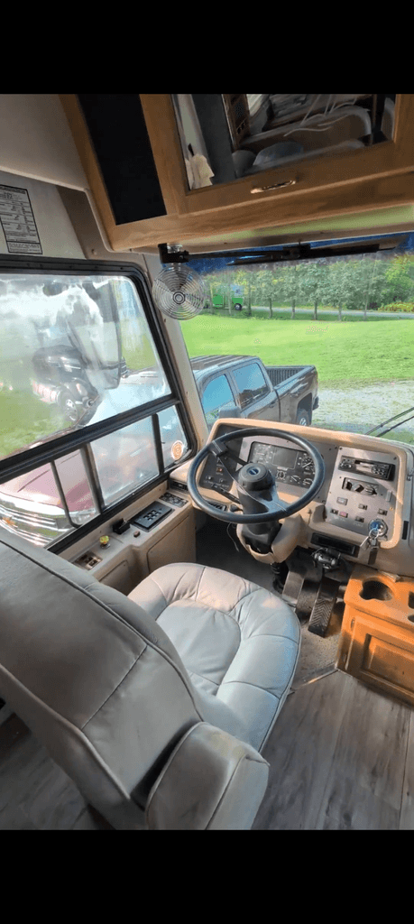 1998 National RV Tradewinds 7370 - National Vehicle