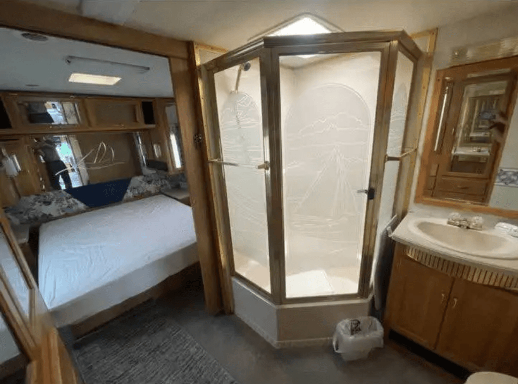 1998 National RV Tradewinds 7370 - National Vehicle