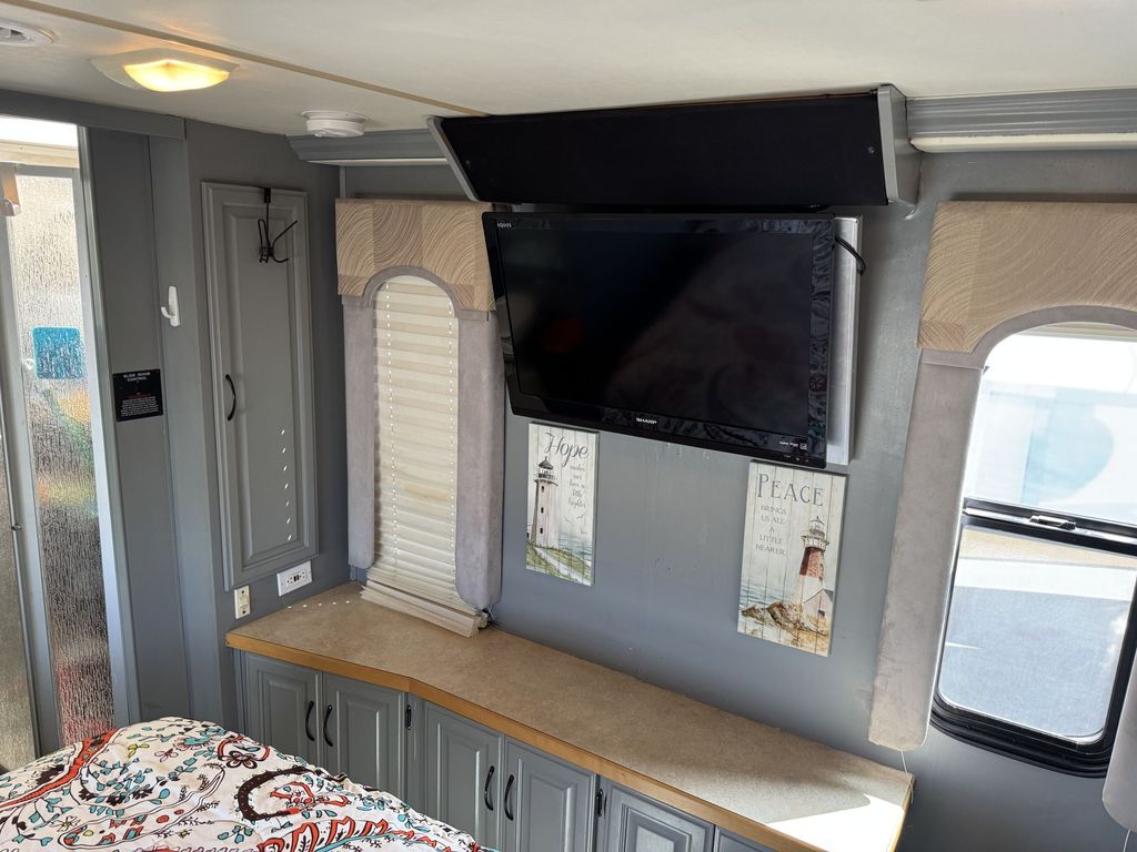 2007 Fleetwood Bounder 34H - National Vehicle