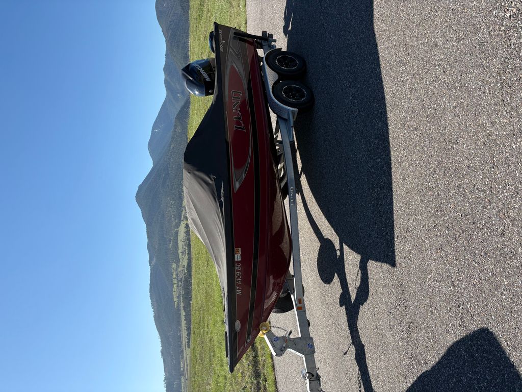 2017 Lund 1875 Crossover XS - National Vehicle