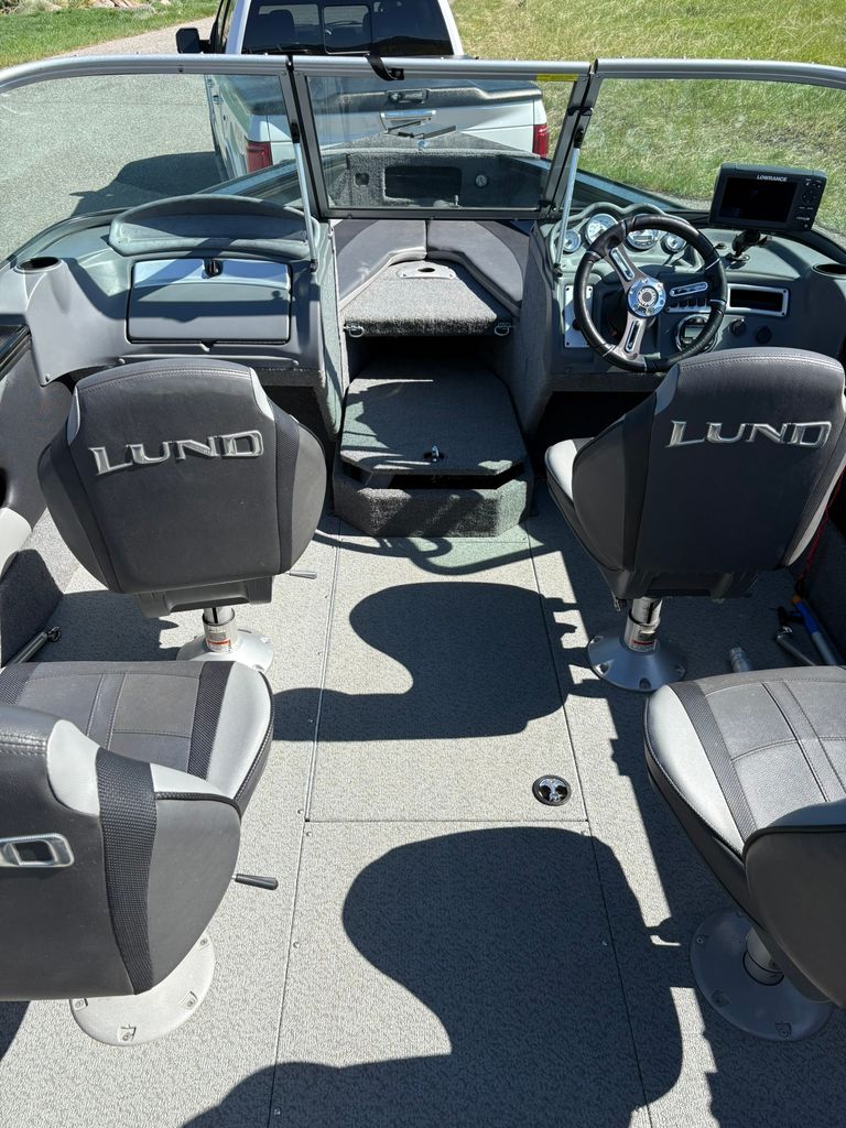 2017 Lund 1875 Crossover XS - National Vehicle