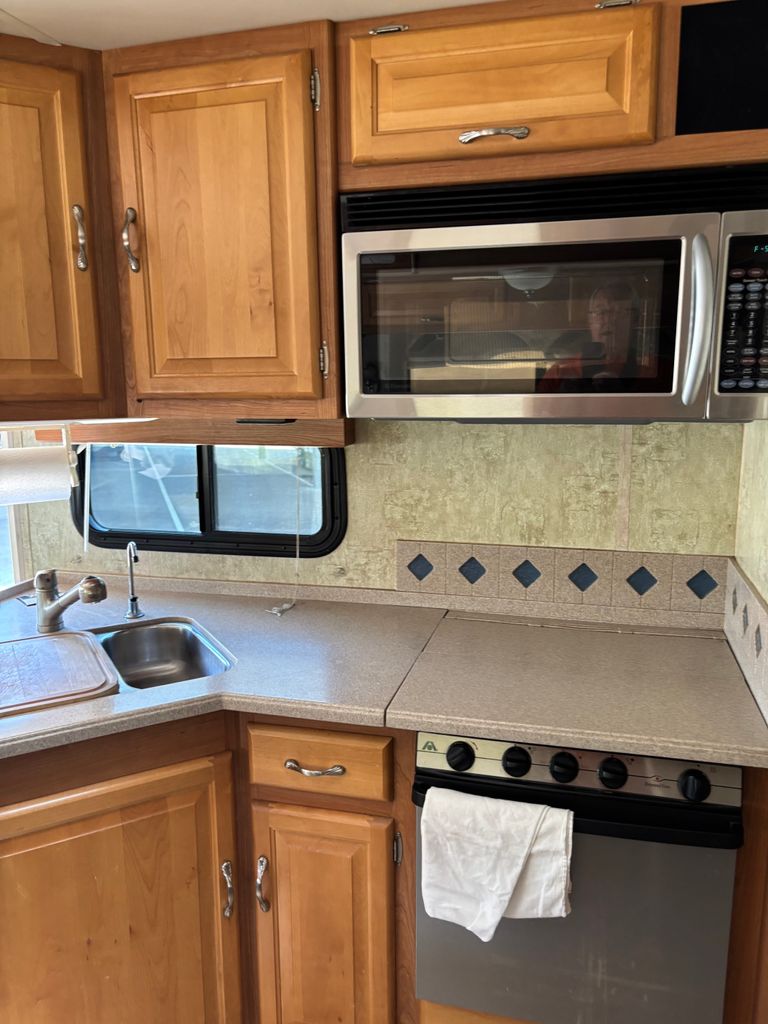 2007 National RV Dolphin 5342 - National Vehicle