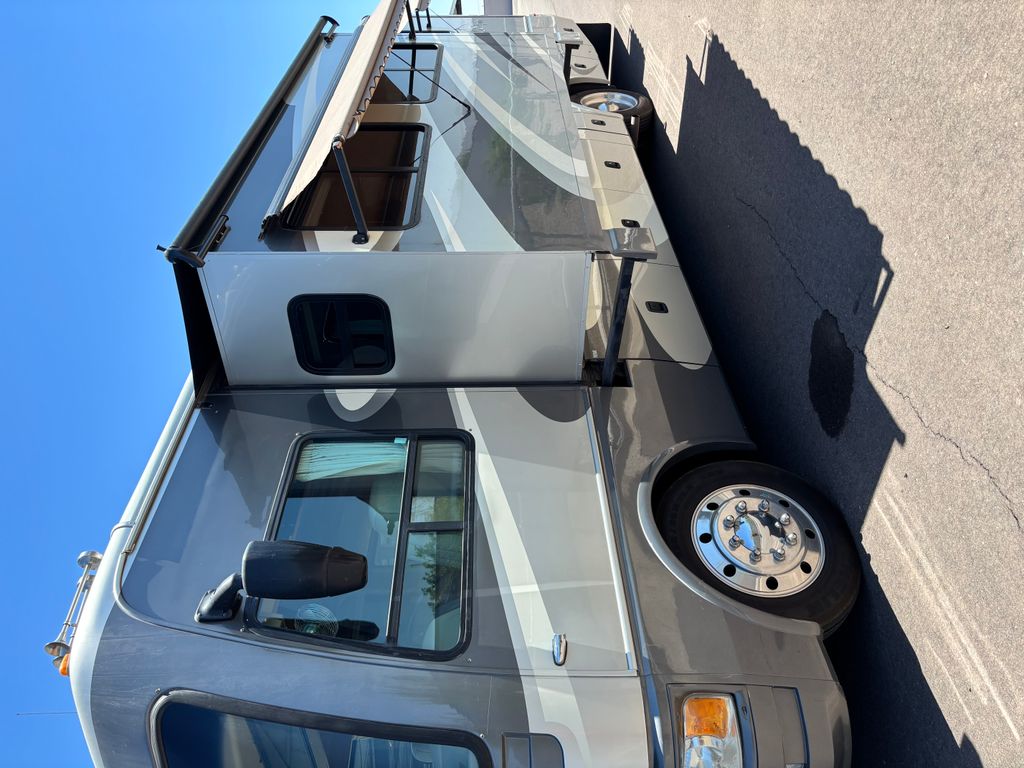 2007 National RV Dolphin 5342 - National Vehicle