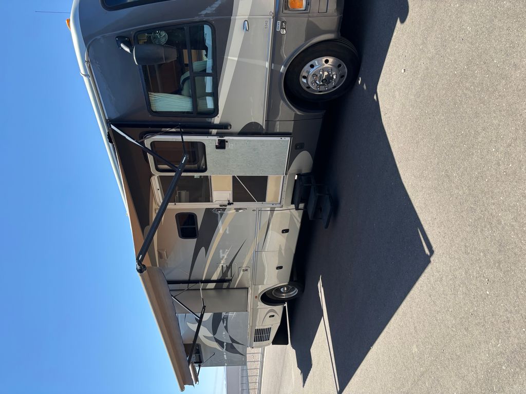 2007 National RV Dolphin 5342 - National Vehicle
