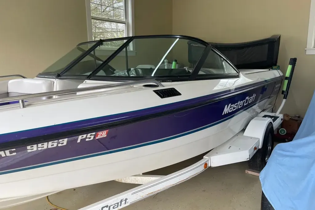 comet様 1994 MasterCraft 205 ProStar - National Vehicle
