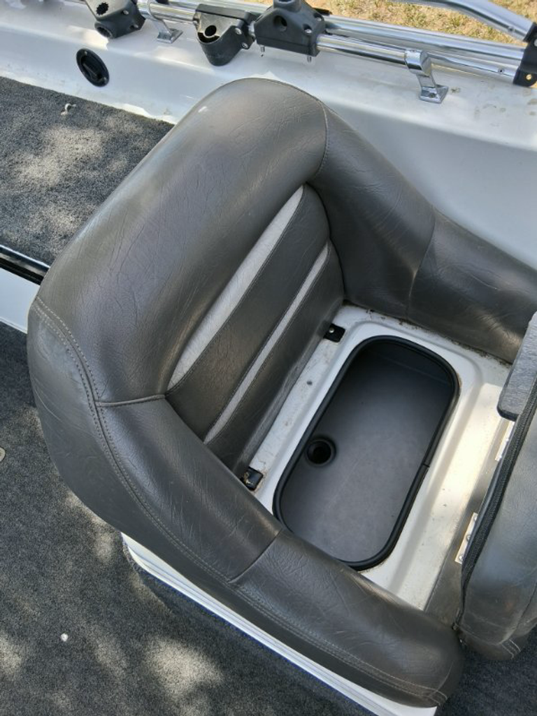 1996 Champion Sea Pro - National Vehicle