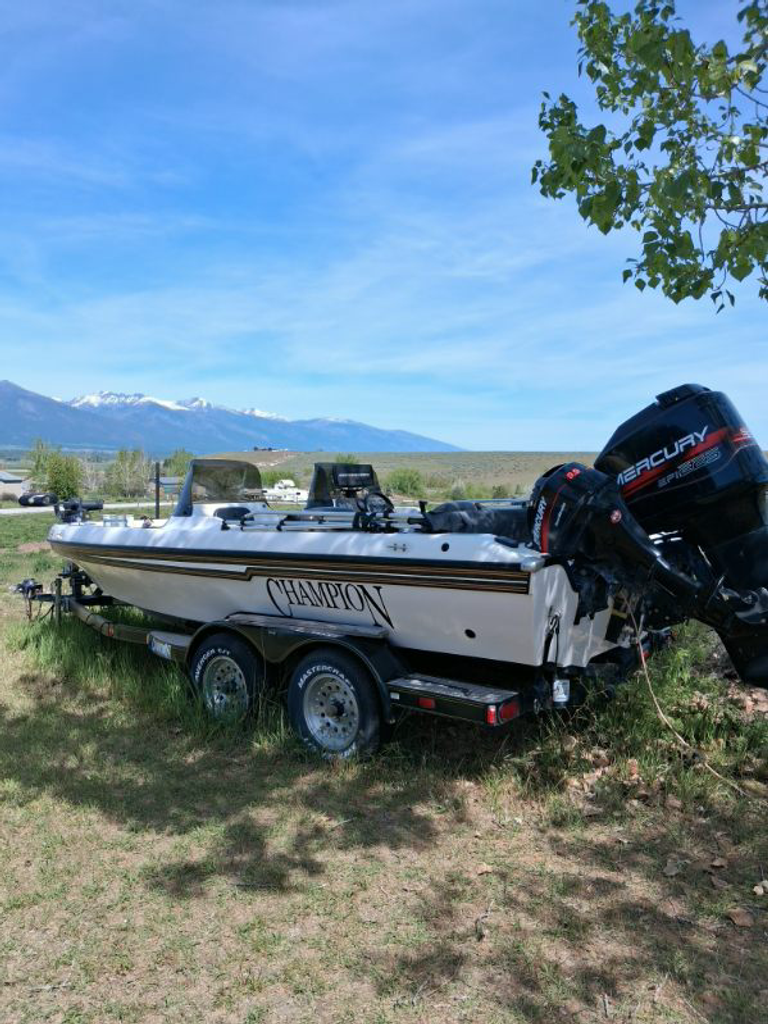 1996 Champion Sea Pro - National Vehicle