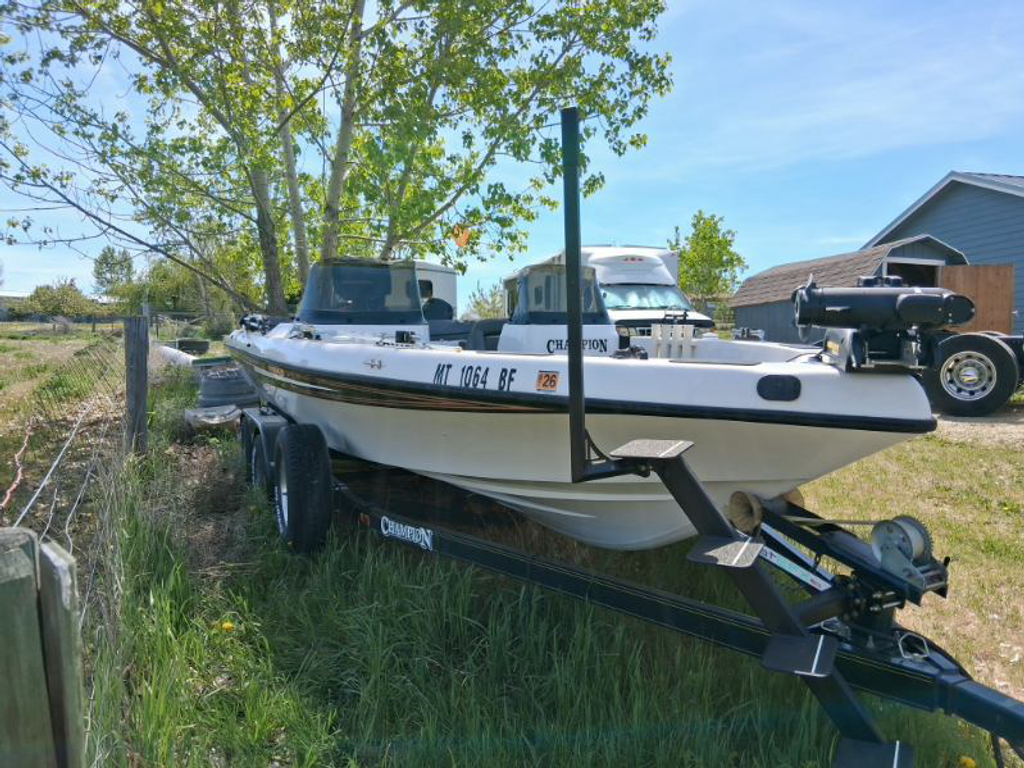 1996 Champion Sea Pro - National Vehicle