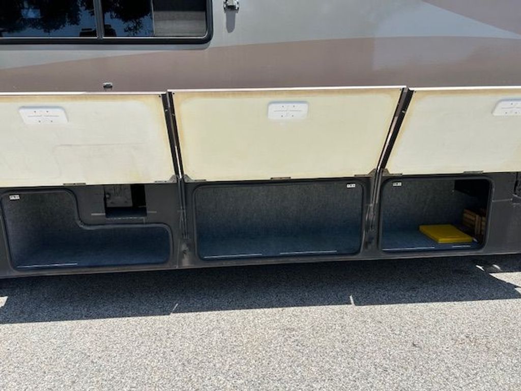 2004 Itasca Sunflyer 39T - National Vehicle
