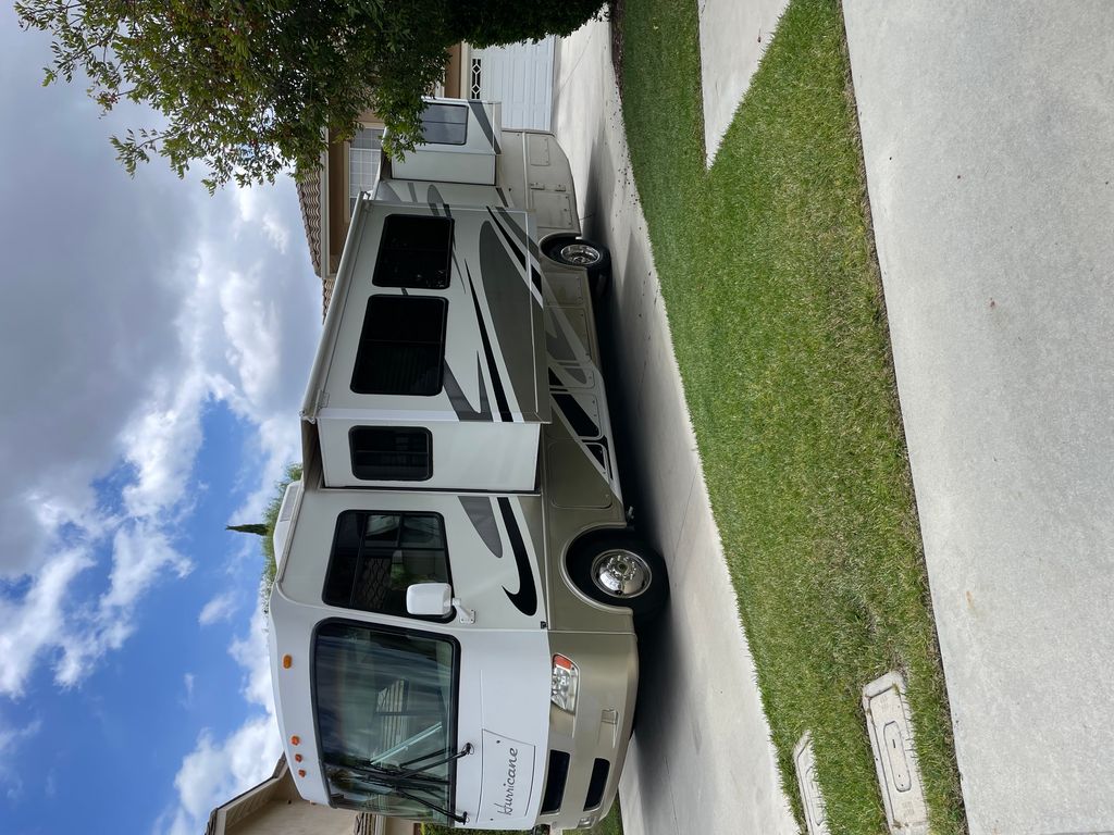 2006 Four Winds Hurricane 34N - National Vehicle