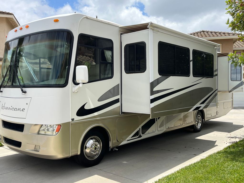 2006 Four Winds Hurricane 34N - National Vehicle