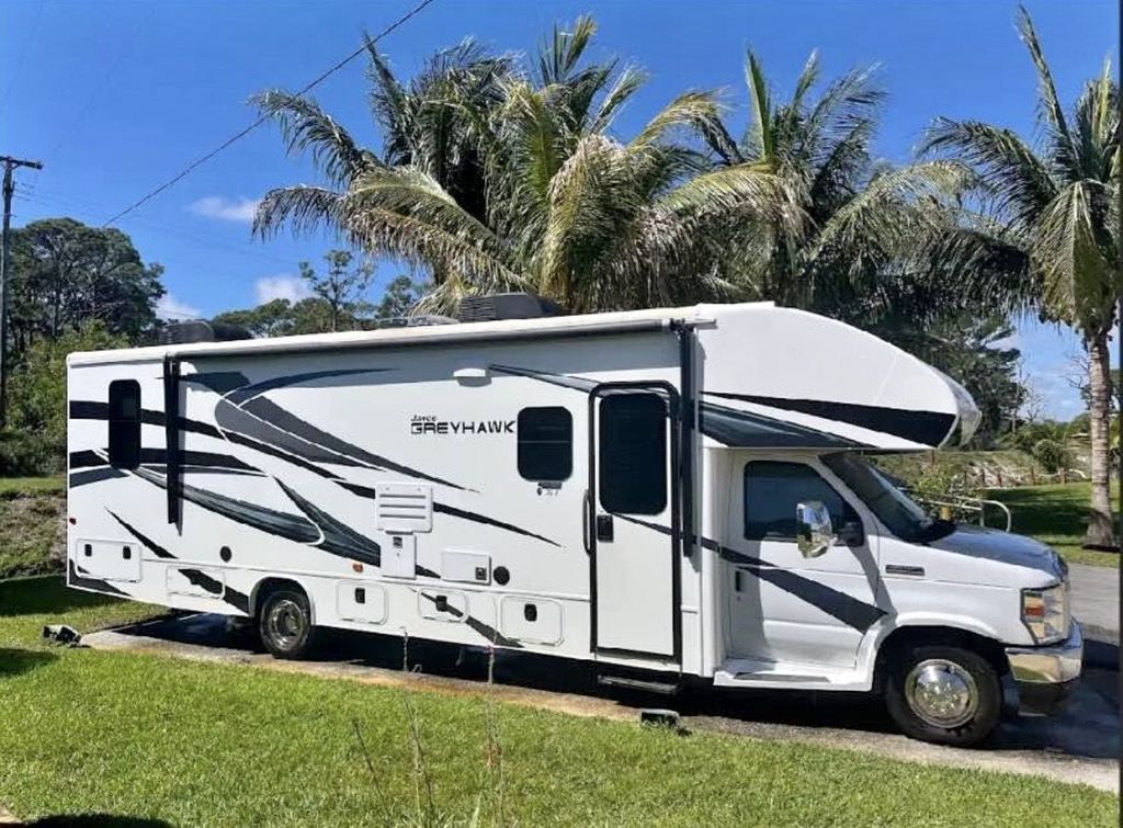 レイ 2022 Jayco Greyhawk 30Z - National Vehicle